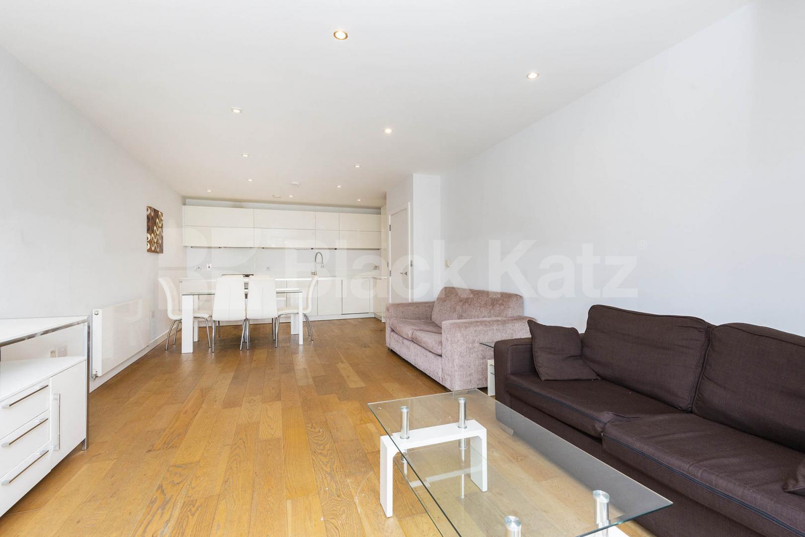 3 bed 3 bath property in the heart of east London with a Terrace Heneage Street , White Chapel  
